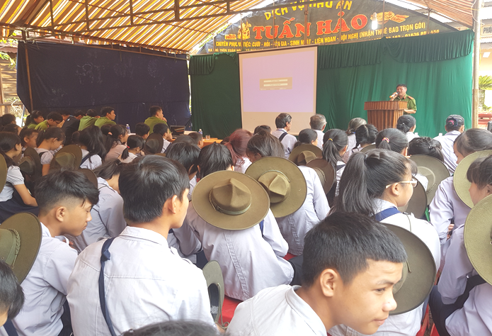 Huyện Krông Năng: Triển khai phổ biến luật giao thông tại các điểm chùa